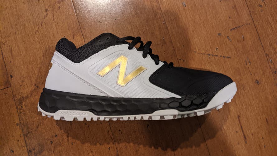 New In Box Women's Size 6.0 (Men's 5.0) New Balance Turf Shoes Velo - 3000v5