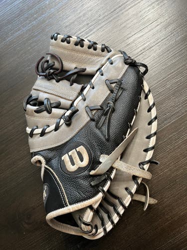 Wilson A2000 12.5 inch first base mitt