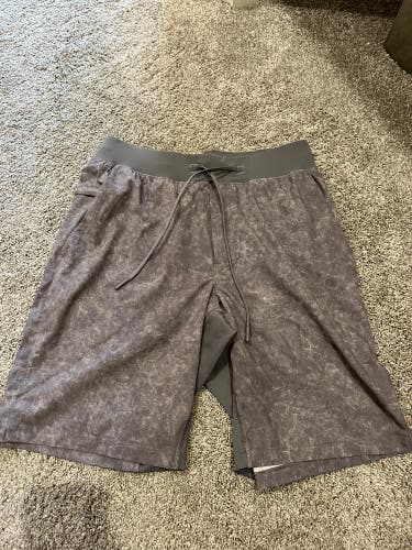 Lululemon Mens Shorts Side M