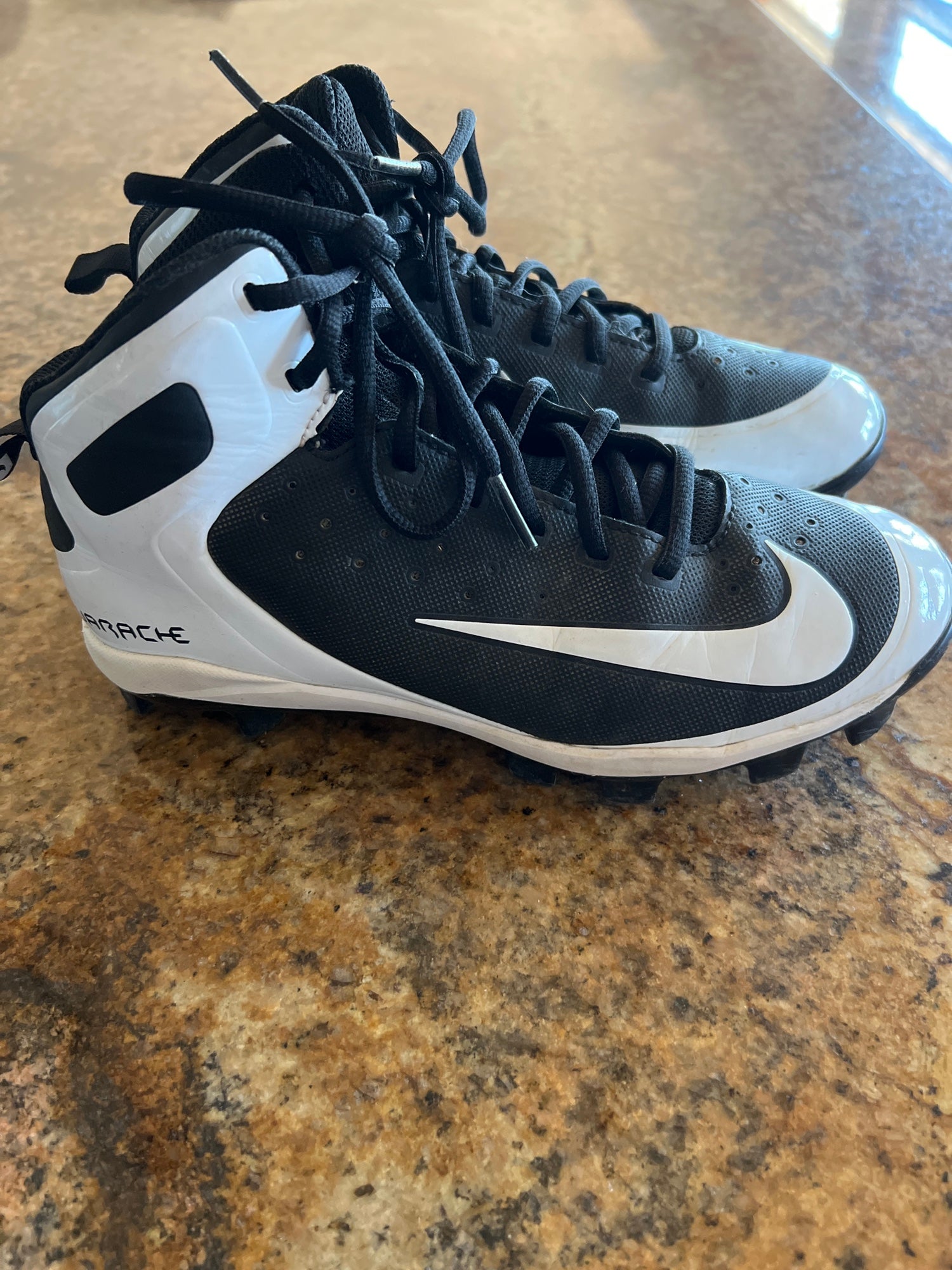 Size 5 Nike Huarache baseball cleats 
