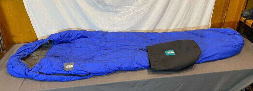 The North Face Right Zip Synthetic Fill Sleeping Bag Blue w/Stuff Sack 29" x 82"