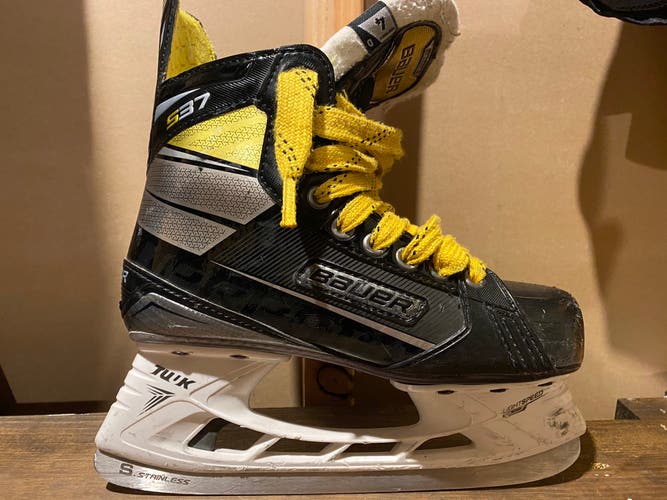 Bauer Supreme S37 Hockey Skates Size 4