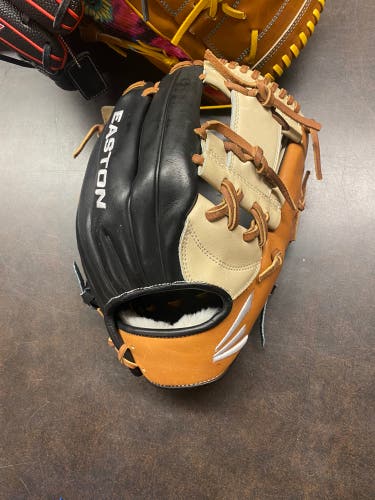 Easton Small Batch series 11.5 new with tags Horween Hybrid