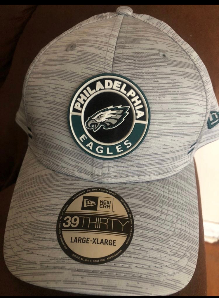 New Era / Men's Philadelphia Eagles Sideline 2021 Home 39Thirty Grey  Stretch Fit Hat