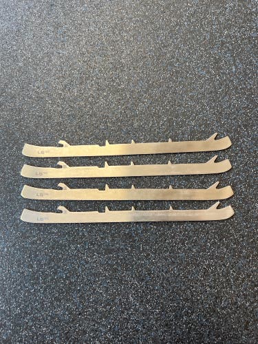 Bauer goalie steels