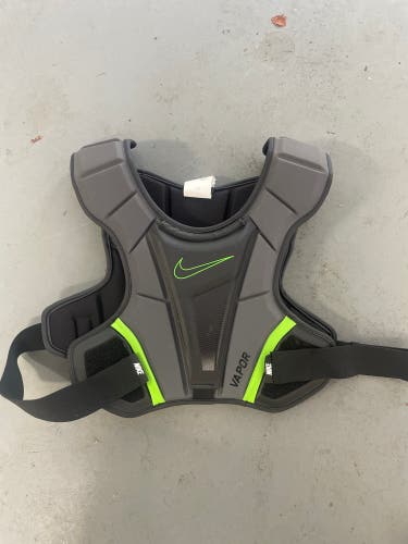 Used Medium Nike Vapor Shoulder Pads