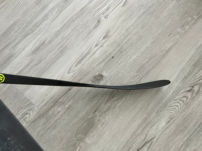 Senior Right Handed W03  Alpha Lx 20 Hockey Stick