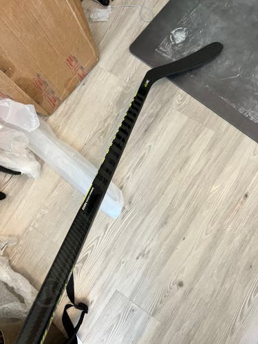 Senior Right Handed W71 Alpha DX Hockey Stick
