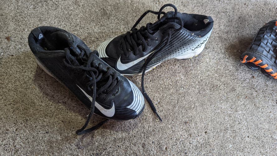 Black Used Youth Men's Size 3.0 (Women's 4.0) Molded Cleats Nike High Top vapor