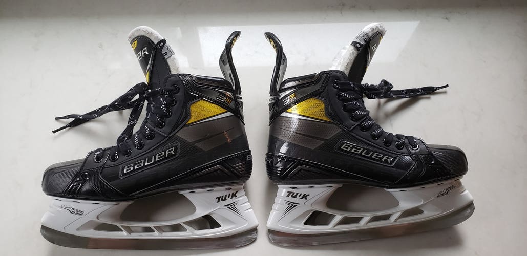 Senior Used Bauer Supreme 3S Pro Hockey Skates Wide Width Size 8 Very Lightly Used $500 OBO