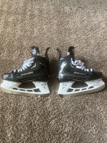 Senior Used Bauer Supreme Mach Hockey Skates Regular Width Size 8.5