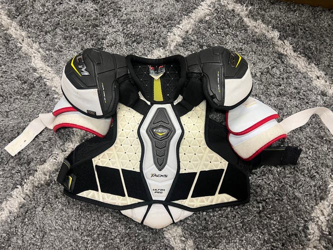 Senior Medium CCM  Ultra Tacks Pro Shoulder Pads