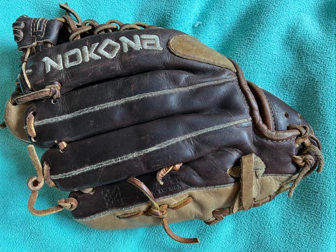 Used Right Hand Throw Nokona Outfield Alpha Select S200 Baseball Glove 11.25"