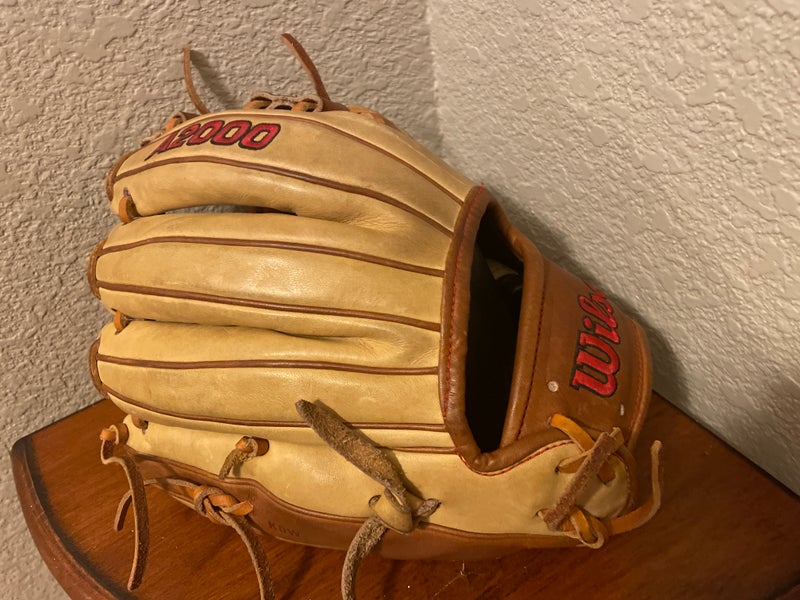 Used Wilson Right Hand Throw Outfield A2000 1786 Baseball Glove 11.5"