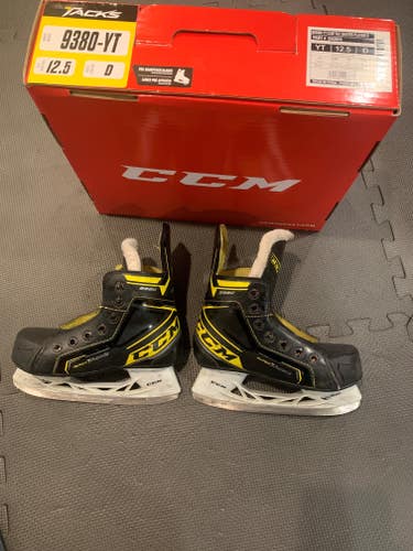 Youth Used CCM Super Tacks Hockey Skates Regular Width Size 12.5