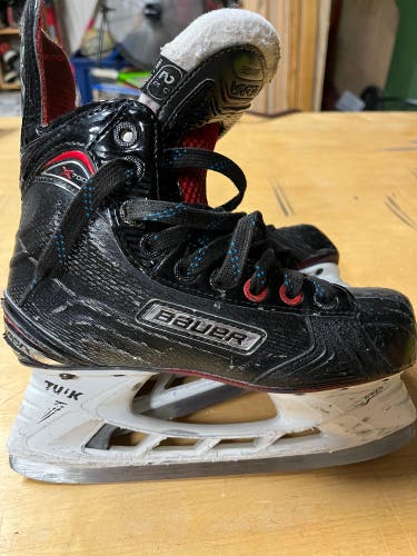 Used Bauer Regular Width Size 2.5 Vapor X700 Hockey Skates, Includes Extra Steel