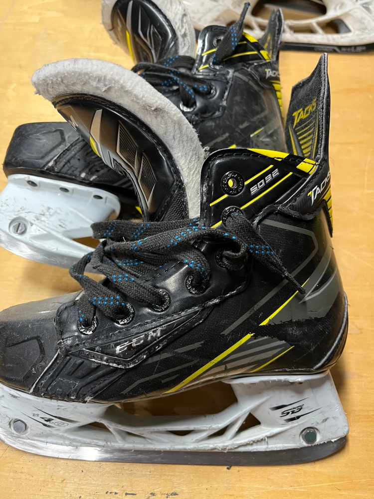 Used CCM Regular Width Size 1 Tacks 5092 Hockey Skates