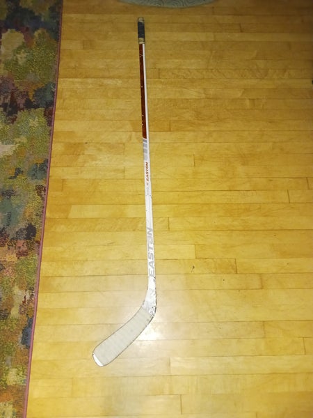 Easton Mako 2 RH stick Iginla curve 65 flex intermediate