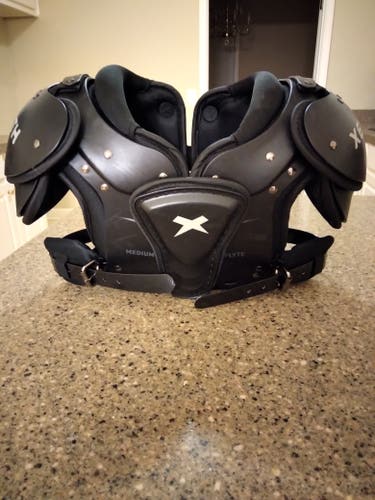 Used Youth Medium Xenith Flyte Shoulder Pads