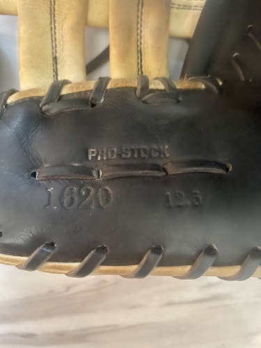 Wilson A2000 12.5” 1B pro stock mitt