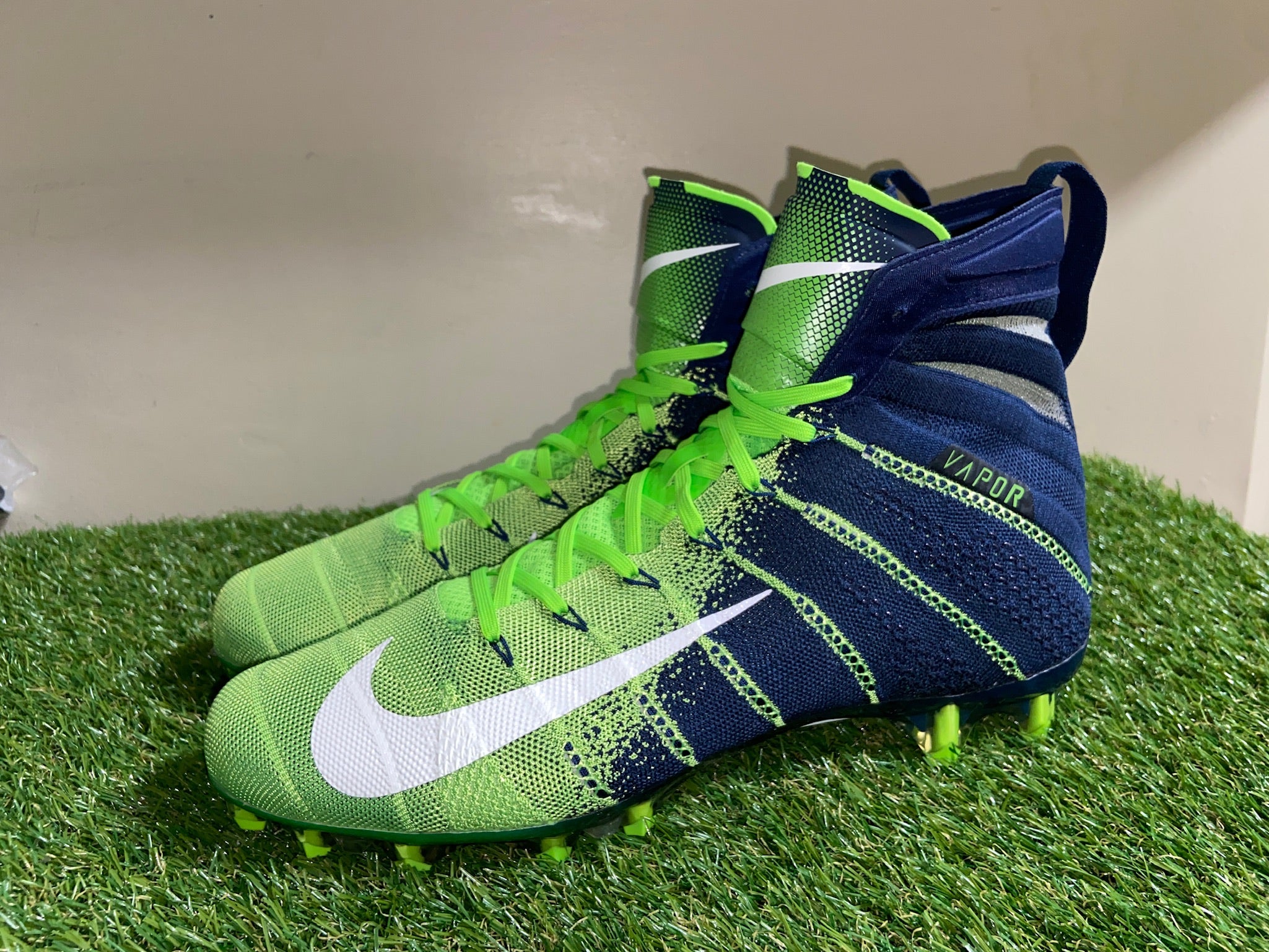 Nike Vapor Untouchable 3 Elite Flyknit Cleats AO3006-400  display picture 1