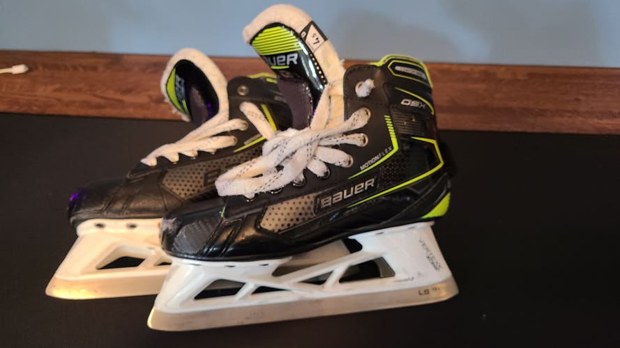 Junior Used Bauer GSX Hockey Goalie Skates Regular Width Size 4.5