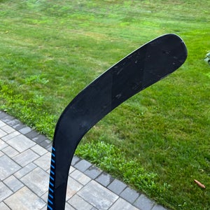 Senior Right Handed W88  Covert QR5 40 Hockey Stick