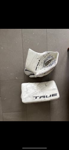 True 20.1 Glove and blocker