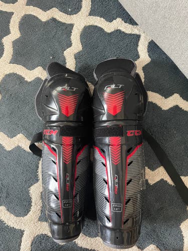 CCM  QLT Edge Shin Pads