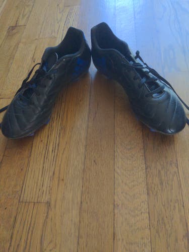 Black Used Men's soccer cleats Size 9.0 (Women's 10) Molded Cleats Adidas Cleats