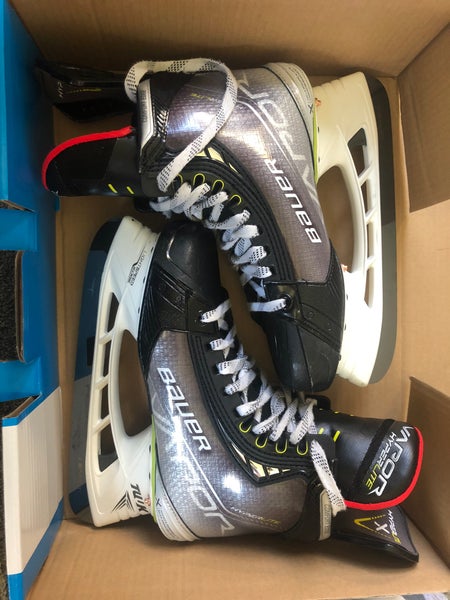 Senior Barely used Bauer Vapor Hyperlite Hockey Skates Regular Width Size 7