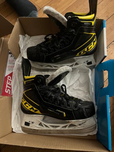 CCM Tacks 9380 Size 5.5 Hockey Skates with extra set of blades