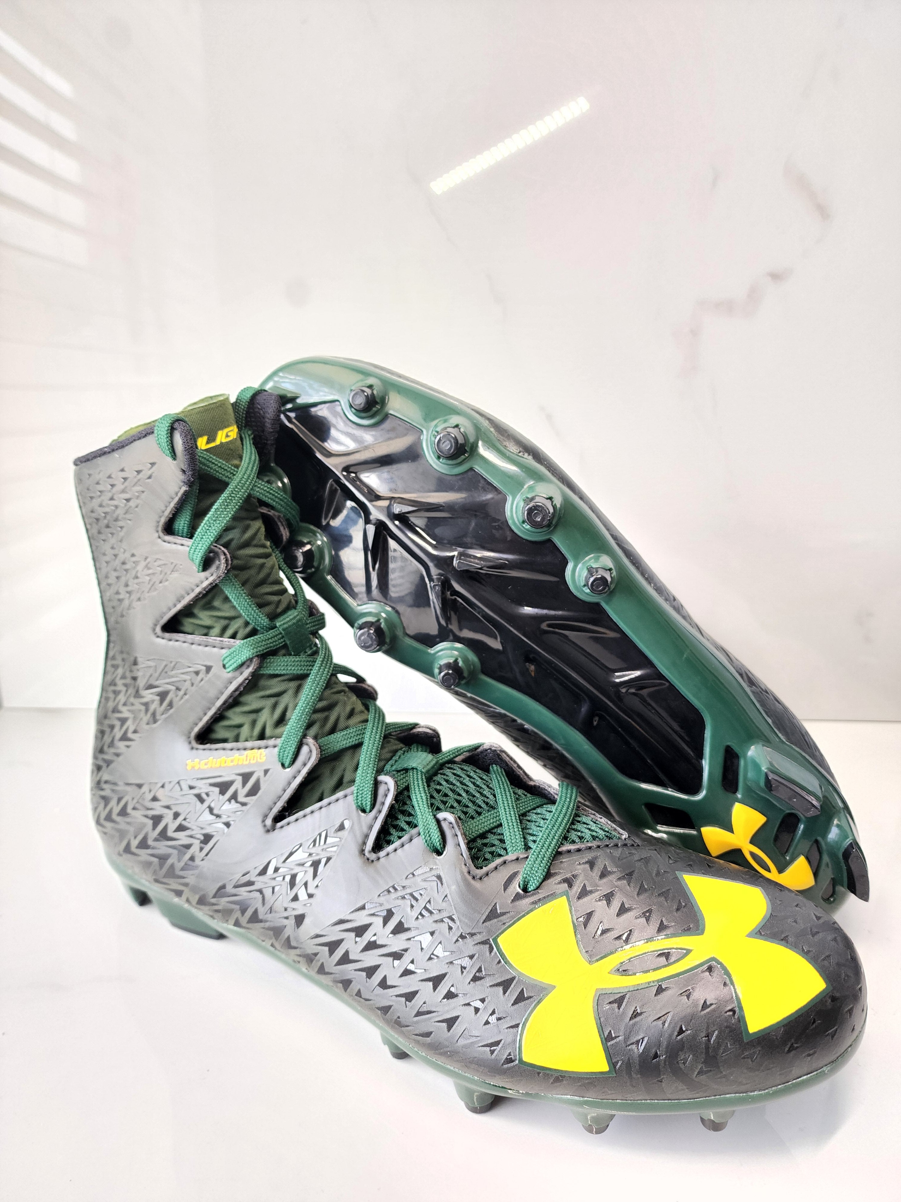 Hi Ank NEW Sizes 12 Under Armour Highlight Clutch Fit Football Cleats 