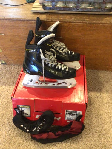 Senior Used CCM Tacks 6052 Hockey Skates Regular Width Size 8.5