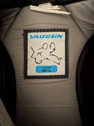 Vaughn v9 junior m/l chest protector