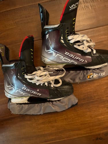 Used Bauer  Size 8.5 Vapor Hyperlite Hockey Skates