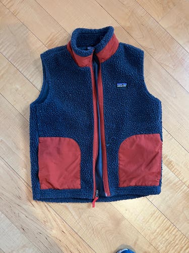Youth Patagonia fleece vest. Y12