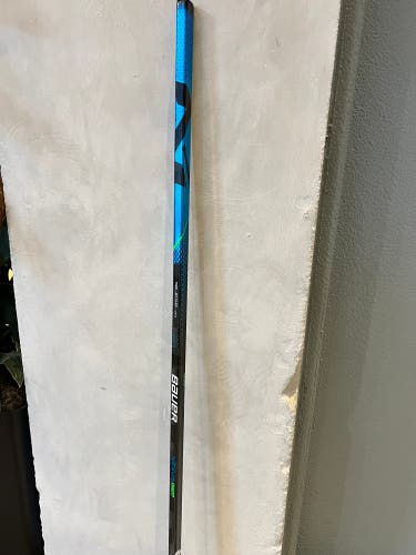 Senior Right Handed P28  Nexus Geo Hockey Stick