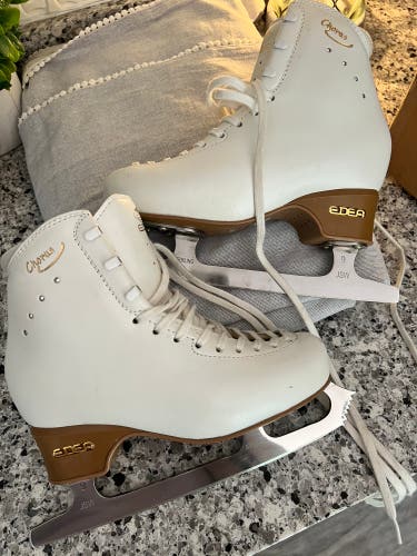 Used EDEA  Figure Skates Chorus Size 240