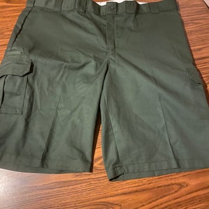 Dickies Men’s Size 48 Relaxed Cargo Shorts