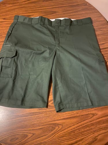 Dickies Men’s Size 48 Relaxed Cargo Shorts