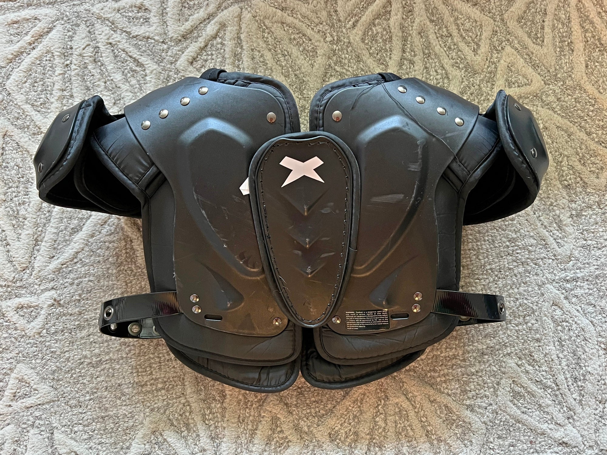 Adult great Medium Xenith Fly Shoulder Pads