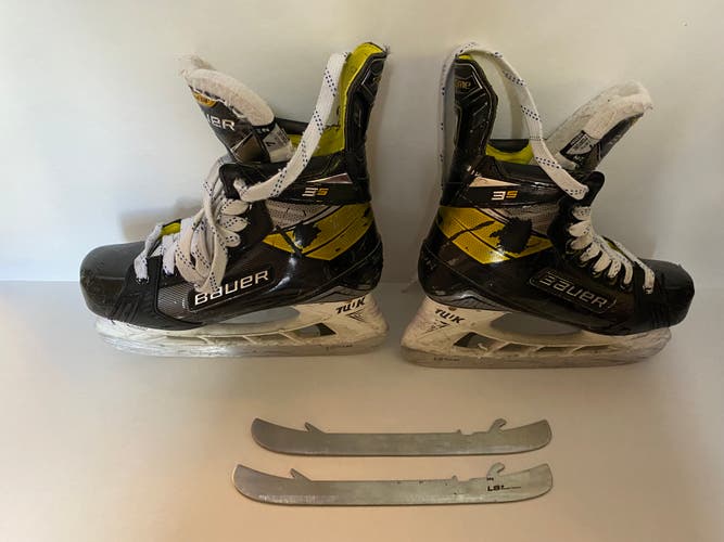 Senior Used Bauer Supreme 3S Hockey Skates Size 7