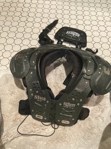 Adult Large Schutt SI 950 Shoulder Pads With Back Plate