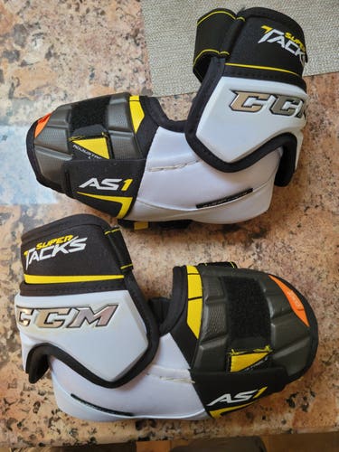 Used Large CCM Super Tacks AS1 Elbow Pads