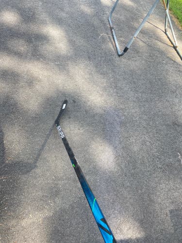 Used Right Handed P28 Nexus Geo Hockey Stick