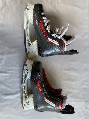 Intermediate Used CCM Jetspeed Rocketframe Hockey Skates Regular Width Size 7.5