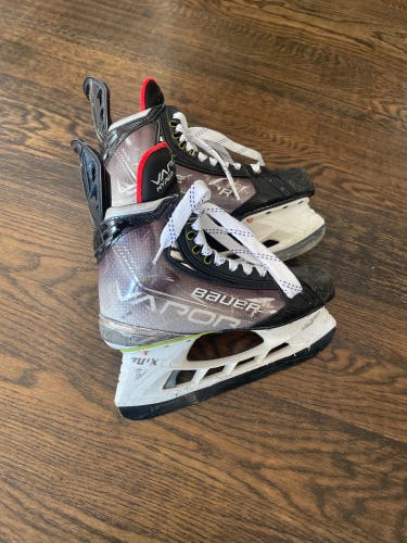 Used Bauer Regular Width Size 7 Vapor Hyperlite Hockey Skates