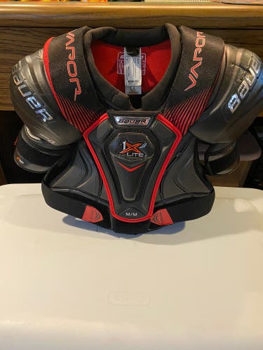 Senior Medium Bauer Vapor 1X Lite Shoulder Pads