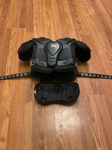 Used Youth Medium Xenith Fly Shoulder Pads